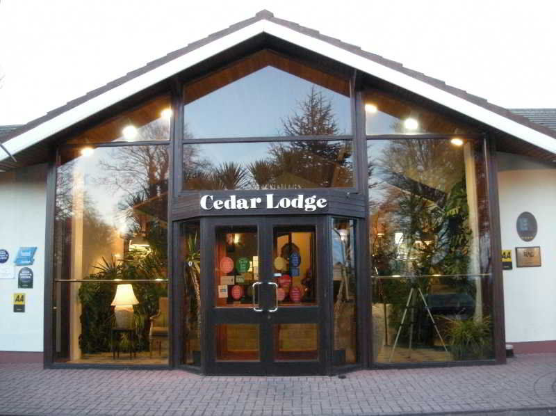 Cedar Lodge Hotel & Restaurant Newbawn Exterior photo