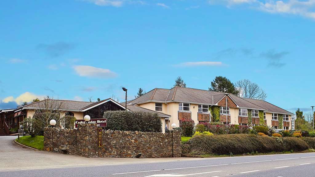 Cedar Lodge Hotel & Restaurant Newbawn Exterior photo